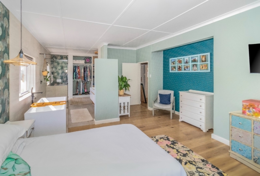 4 Bedroom Property for Sale in Leisure Isle Western Cape